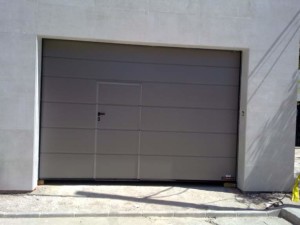 Empresa de instalación puertas de garaje Valencia profesional